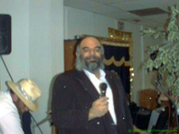 Elli SingingBM2.jpg